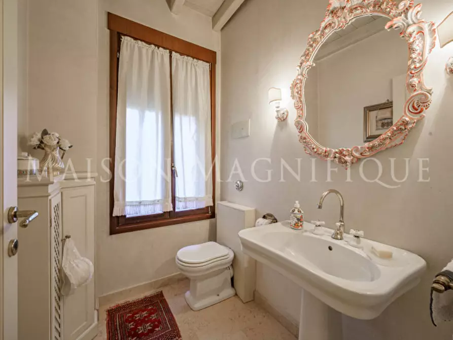 Immagine 30 di Villa in vendita  in via di barbiano a Bologna