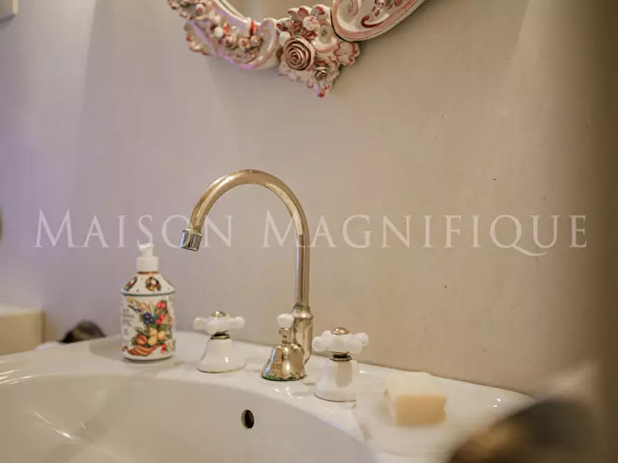 Immagine 31 di Villa in vendita  in via di barbiano a Bologna