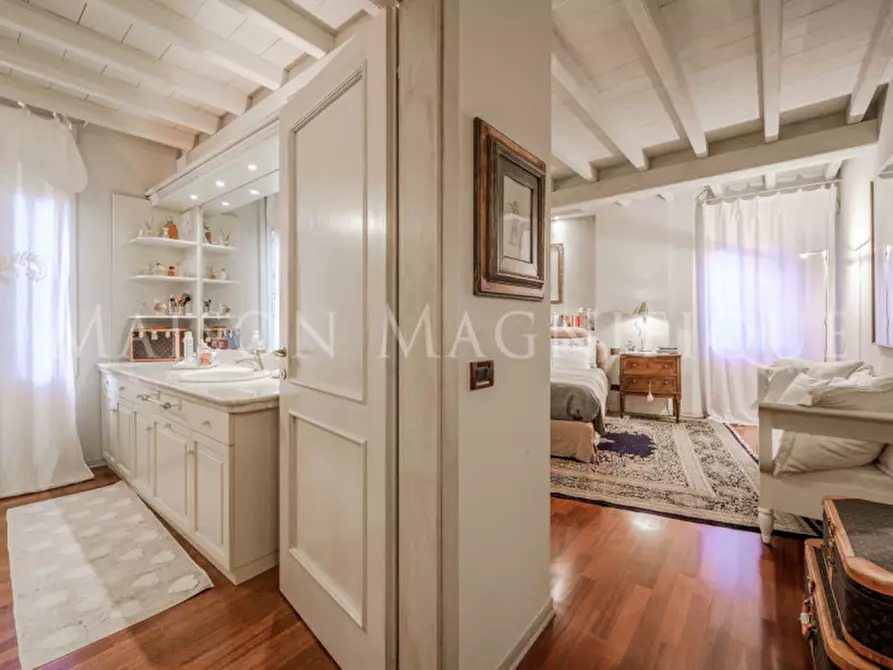 Immagine 37 di Villa in vendita  in via di barbiano a Bologna