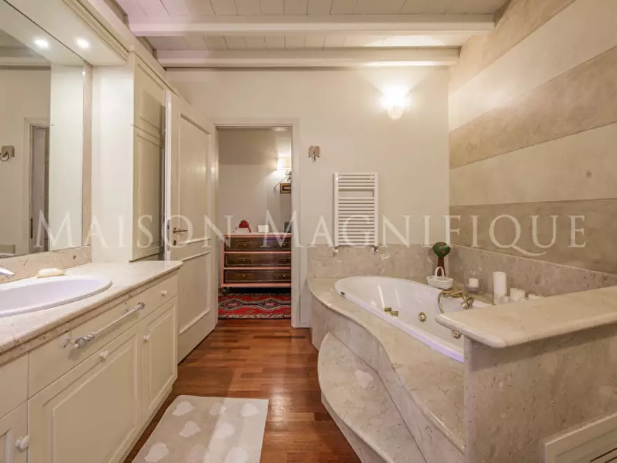 Immagine 39 di Villa in vendita  in via di barbiano a Bologna