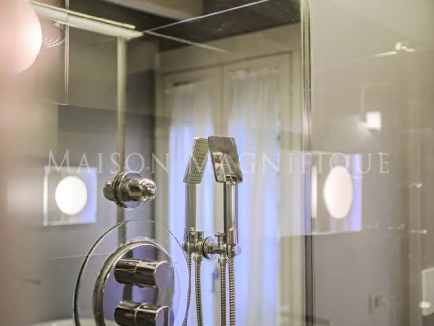 Immagine 45 di Villa in vendita  in via di barbiano a Bologna