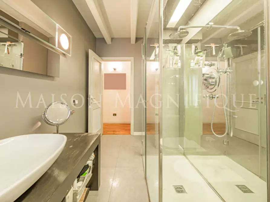 Immagine 46 di Villa in vendita  in via di barbiano a Bologna