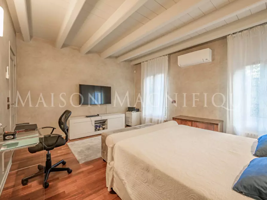 Immagine 51 di Villa in vendita  in via di barbiano a Bologna