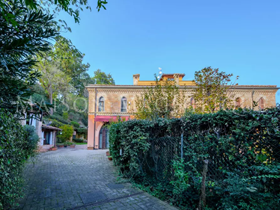 Immagine 61 di Villa in vendita  in via di barbiano a Bologna