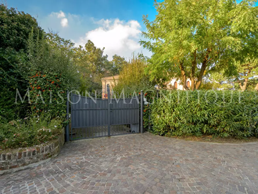 Immagine 62 di Villa in vendita  in via di barbiano a Bologna