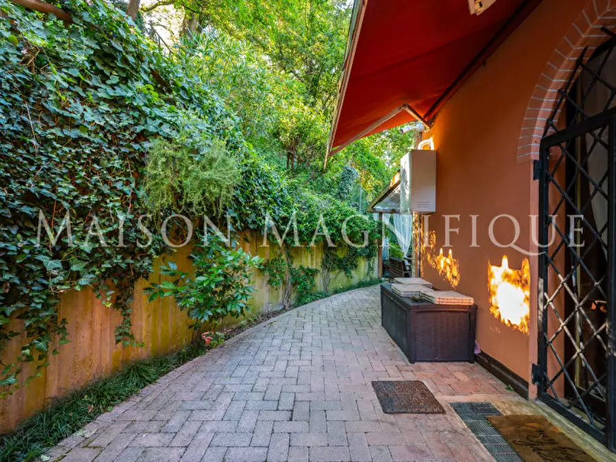 Immagine 67 di Villa in vendita  in via di barbiano a Bologna