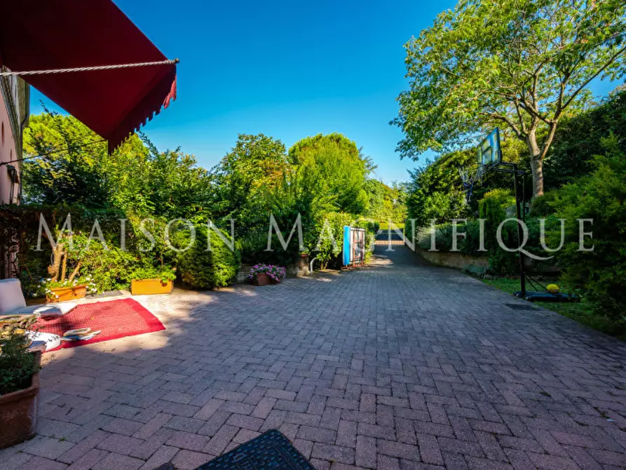 Immagine 68 di Villa in vendita  in via di barbiano a Bologna