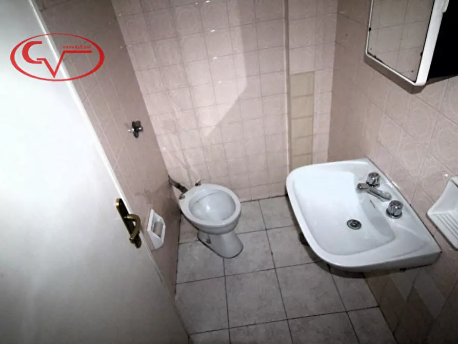 Immagine 3 di Negozio in affitto  a San Giovanni Valdarno