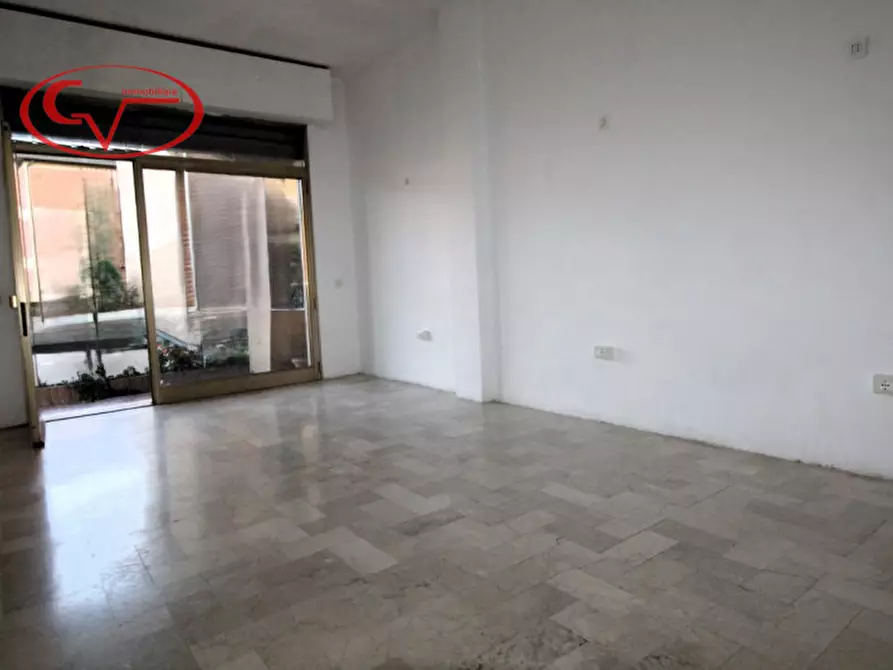 Immagine 6 di Negozio in affitto  a San Giovanni Valdarno