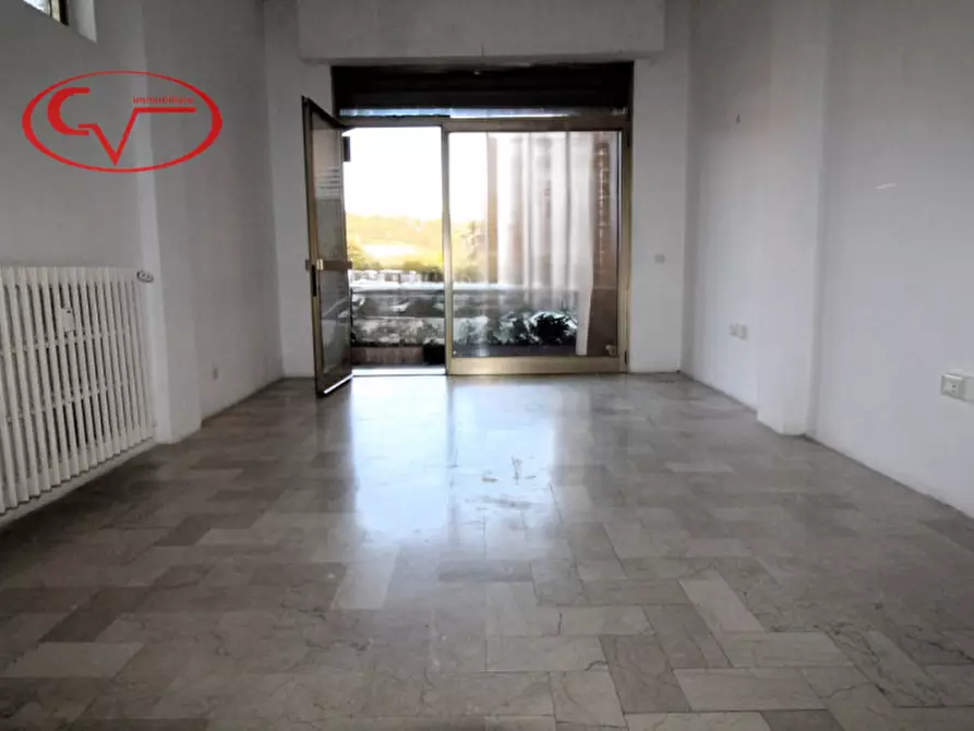 Immagine 7 di Negozio in affitto  a San Giovanni Valdarno