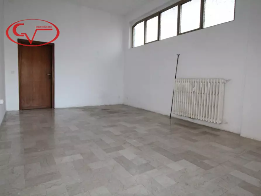 Immagine 8 di Negozio in affitto  a San Giovanni Valdarno