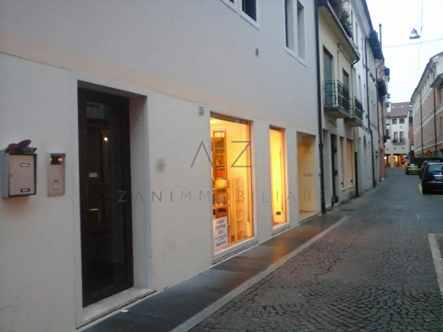 Immagine 2 di Negozio in affitto  a Castelfranco Veneto
