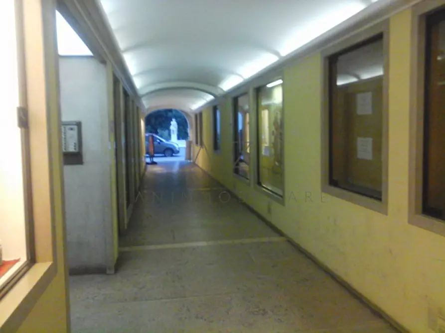 Immagine 7 di Negozio in affitto  a Castelfranco Veneto