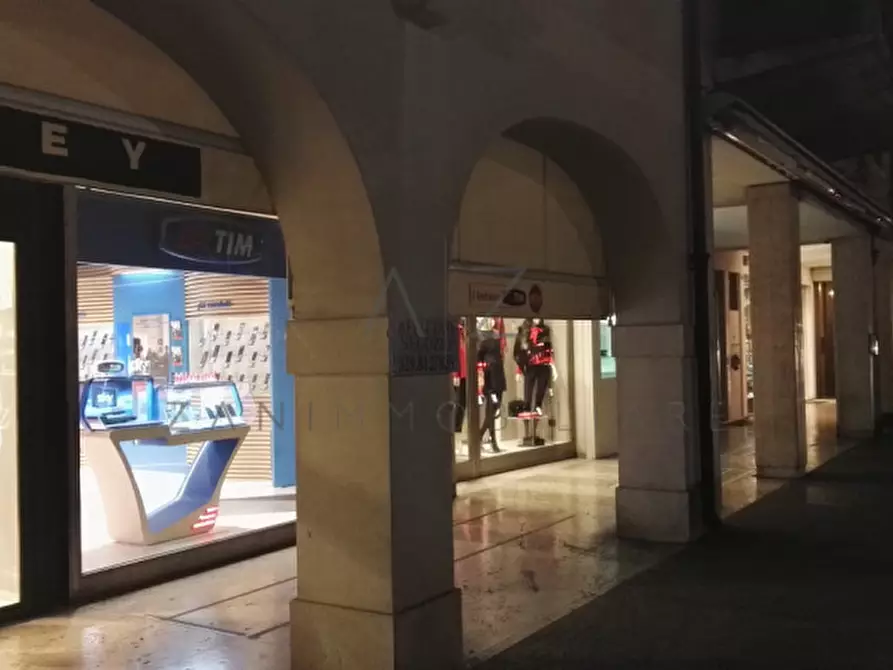 Immagine 18 di Negozio in affitto  a Castelfranco Veneto