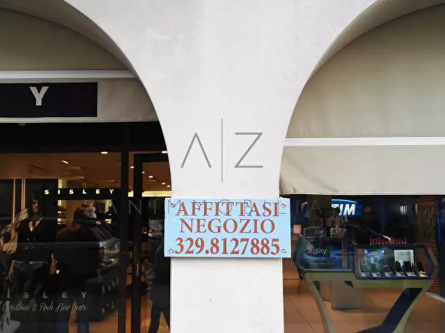 Immagine 21 di Negozio in affitto  a Castelfranco Veneto
