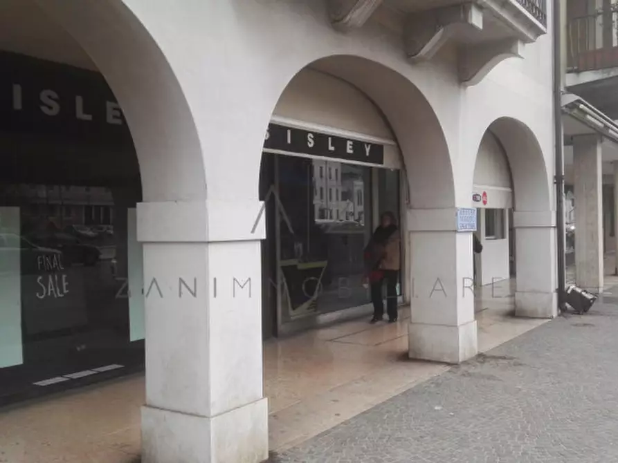 Immagine 23 di Negozio in affitto  a Castelfranco Veneto