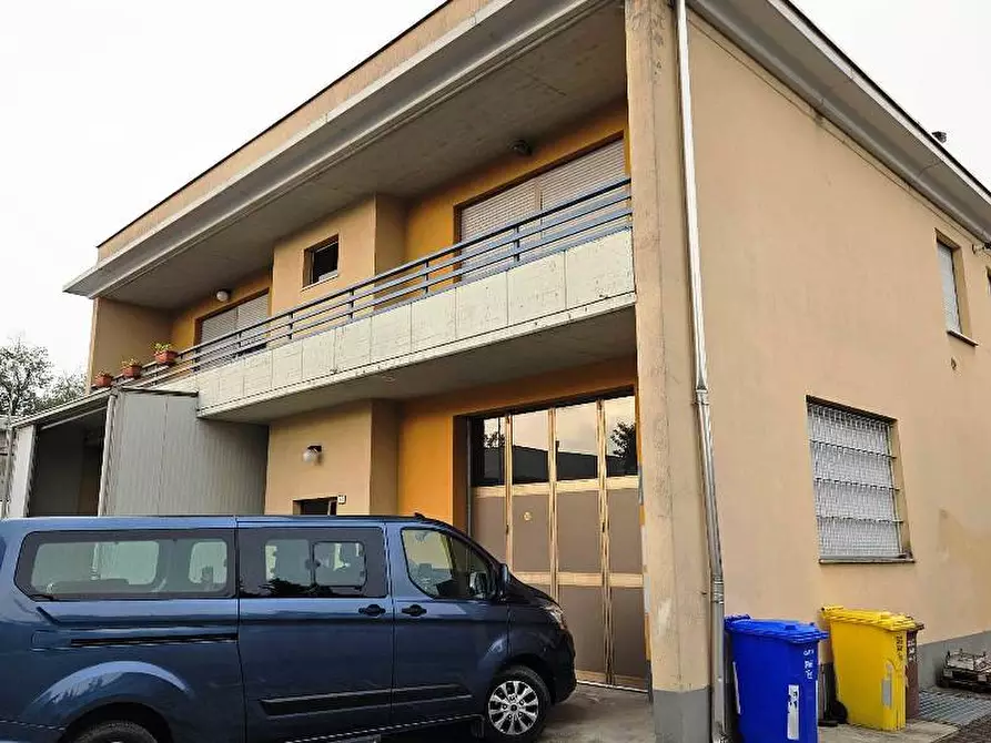 Immagine 2 di Laboratorio in vendita  in via guerci a Langhirano