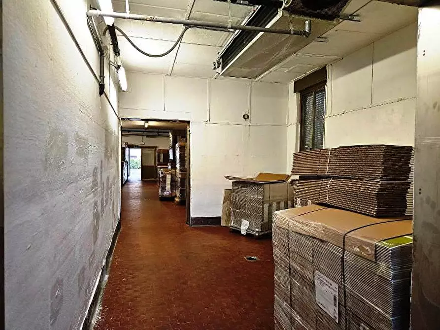 Immagine 4 di Laboratorio in vendita  in via guerci a Langhirano