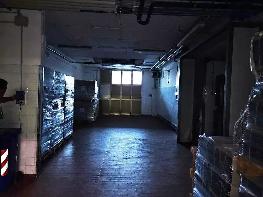 Immagine 8 di Laboratorio in vendita  in via guerci a Langhirano