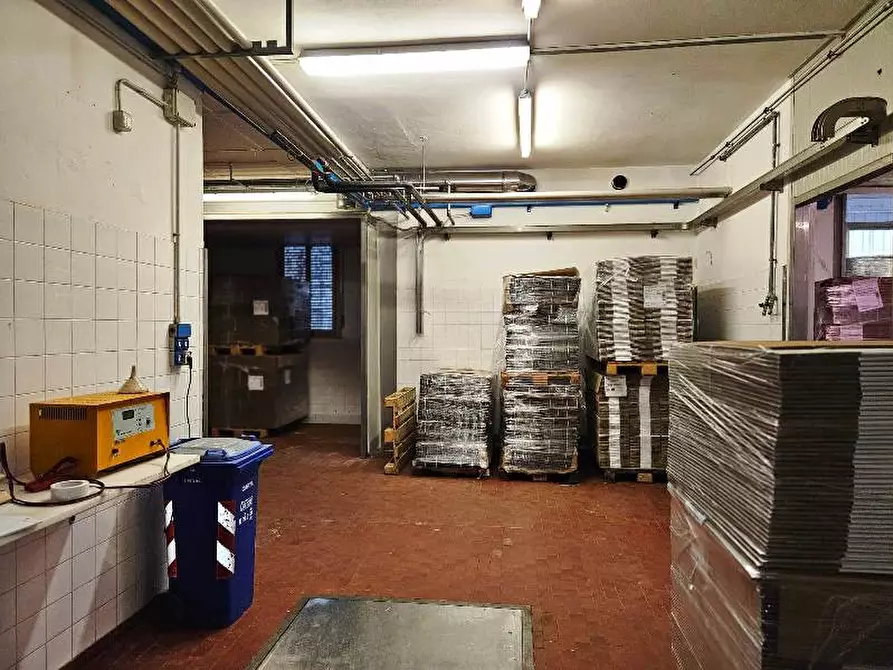 Immagine 9 di Laboratorio in vendita  in via guerci a Langhirano