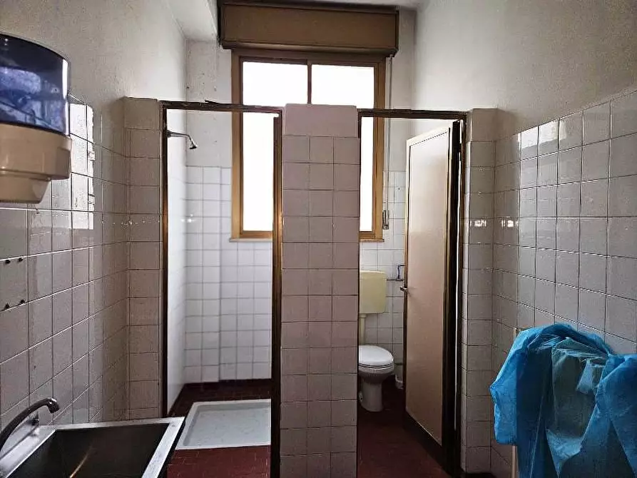 Immagine 11 di Laboratorio in vendita  in via guerci a Langhirano