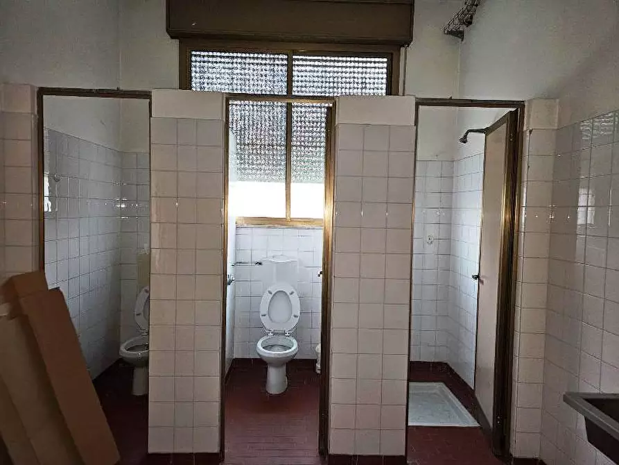 Immagine 13 di Laboratorio in vendita  in via guerci a Langhirano