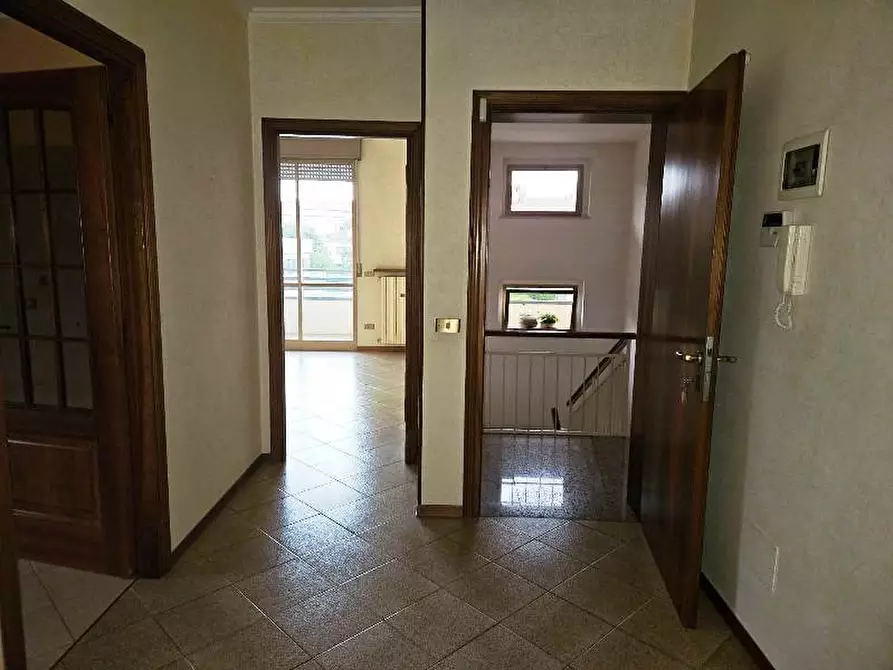 Immagine 23 di Laboratorio in vendita  in via guerci a Langhirano