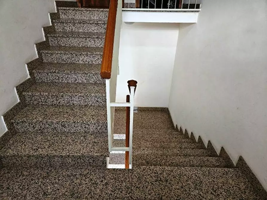 Immagine 33 di Laboratorio in vendita  in via guerci a Langhirano