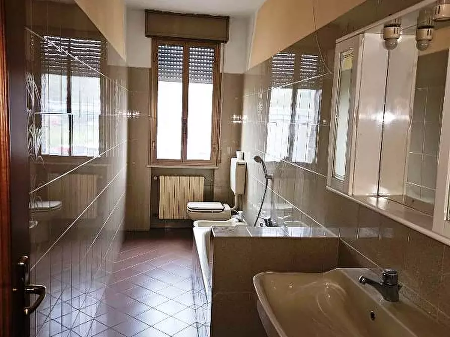 Immagine 37 di Laboratorio in vendita  in via guerci a Langhirano