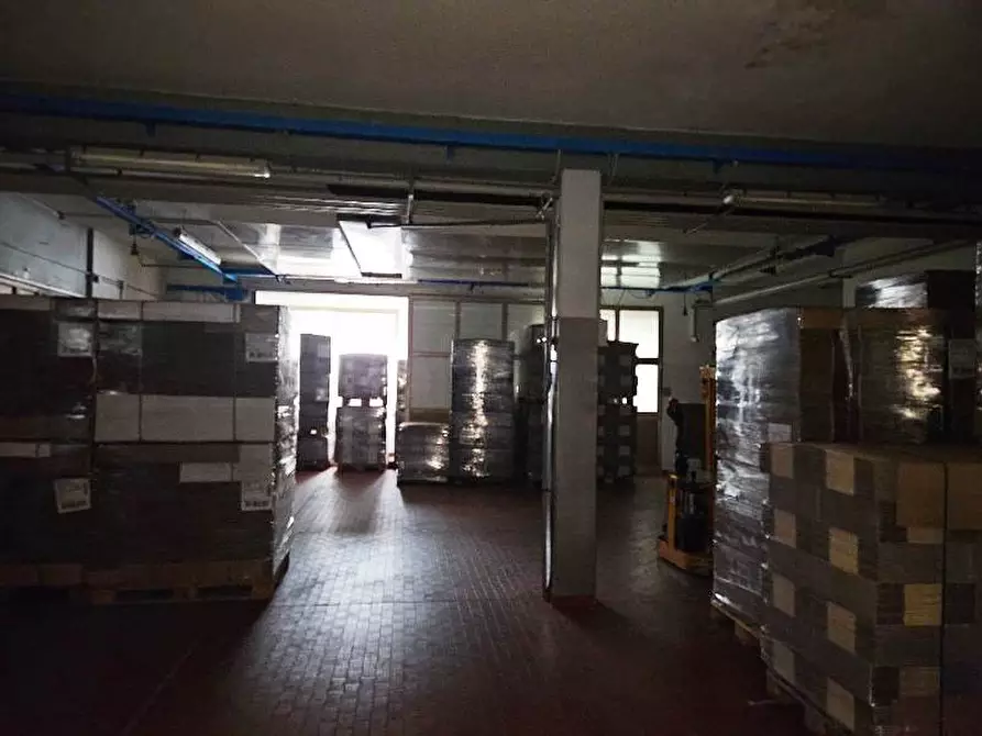 Immagine 46 di Laboratorio in vendita  in via guerci a Langhirano