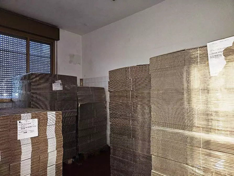 Immagine 48 di Laboratorio in vendita  in via guerci a Langhirano