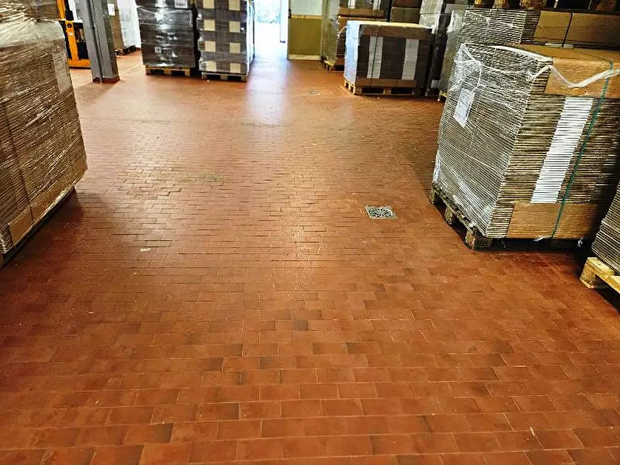 Immagine 50 di Laboratorio in vendita  in via guerci a Langhirano