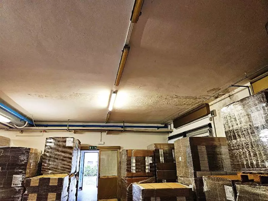 Immagine 51 di Laboratorio in vendita  in via guerci a Langhirano