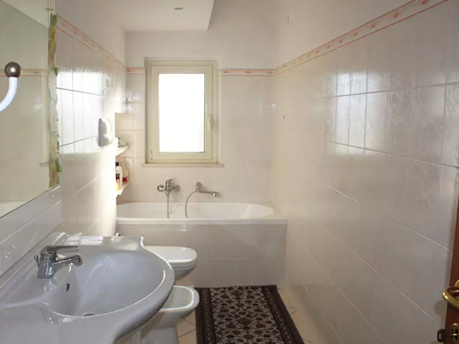 Immagine 13 di Appartamento in vendita  in via cervone 23 a Pescara