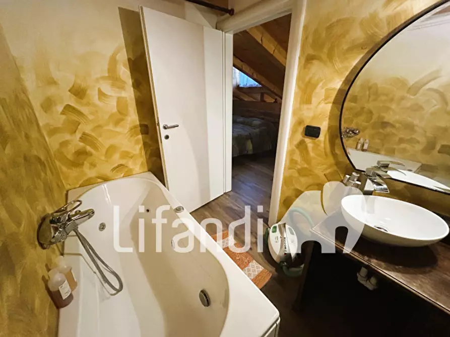 Immagine 12 di Appartamento in vendita  in via Giuseppe Garibaldi a Mezzolombardo