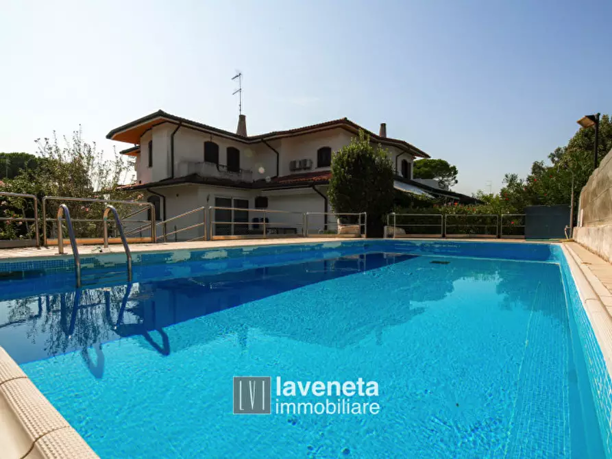 Immagine 25 di Casa trifamiliare in vendita  a Caorle