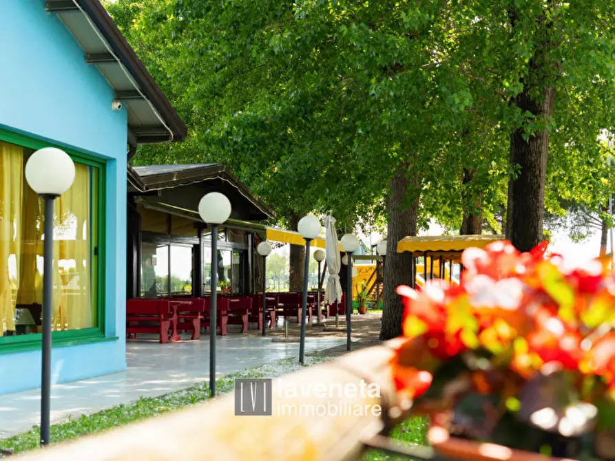 Immagine 1 di Attività commerciale in vendita  a Santo Stino Di Livenza