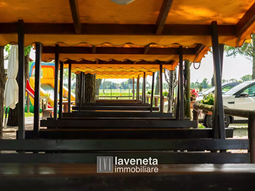 Immagine 2 di Attività commerciale in vendita  a Santo Stino Di Livenza