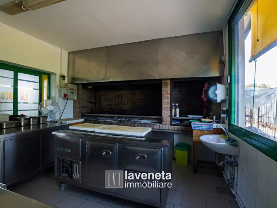 Immagine 11 di Attività commerciale in vendita  a Santo Stino Di Livenza
