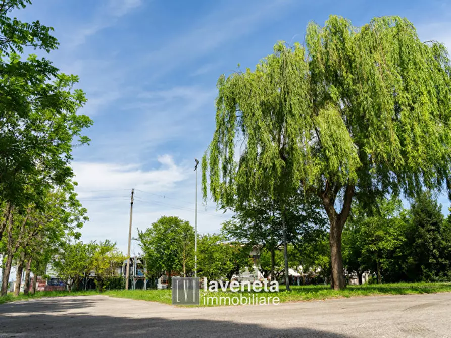 Immagine 21 di Attività commerciale in vendita  a Santo Stino Di Livenza