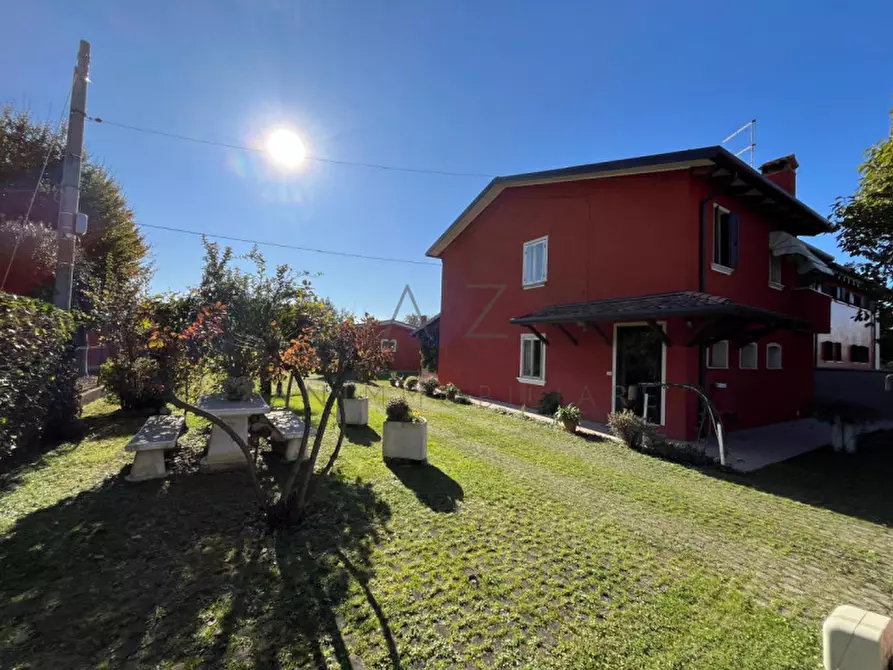 Immagine 2 di Casa bifamiliare in vendita  in Via Castellana a Castelfranco Veneto