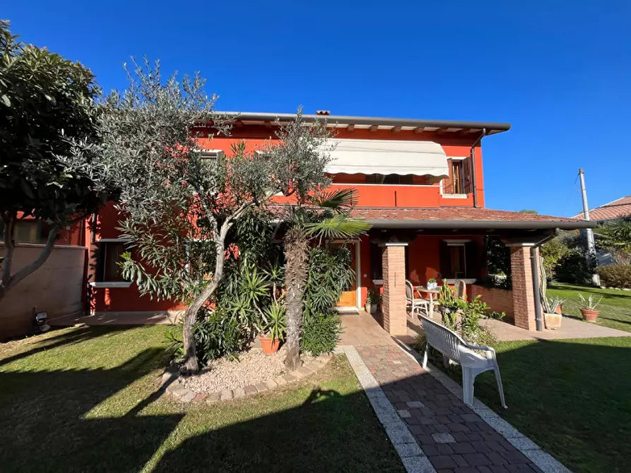 Immagine 3 di Casa bifamiliare in vendita  in Via Castellana a Castelfranco Veneto