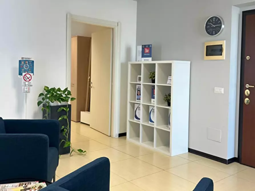 Immagine 3 di Ufficio in affitto  in Via Resistenza 121 a Buccinasco