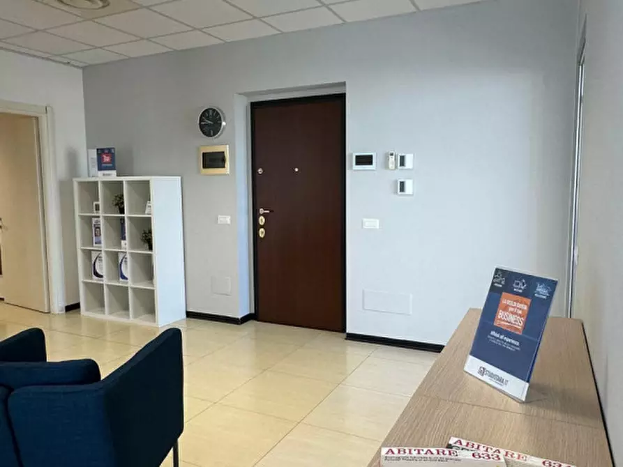 Immagine 4 di Ufficio in affitto  in Via Resistenza 121 a Buccinasco