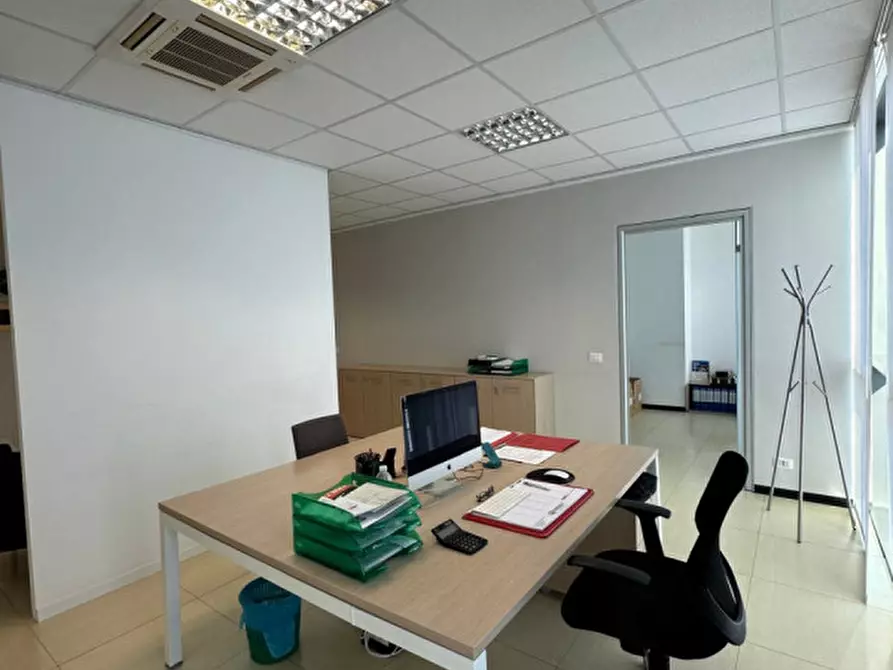 Immagine 10 di Ufficio in affitto  in Via Resistenza 121 a Buccinasco