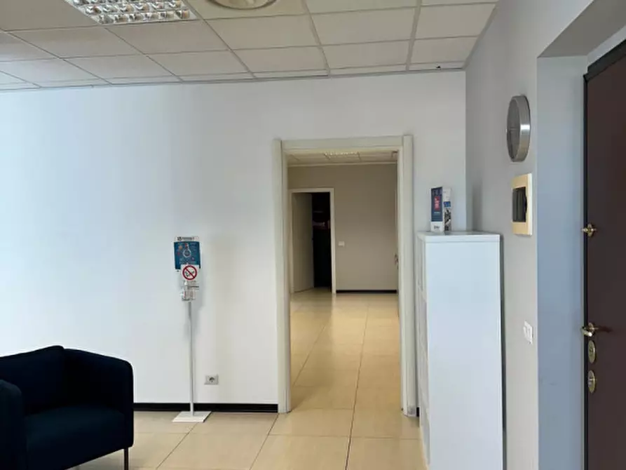 Immagine 11 di Ufficio in affitto  in Via Resistenza 121 a Buccinasco