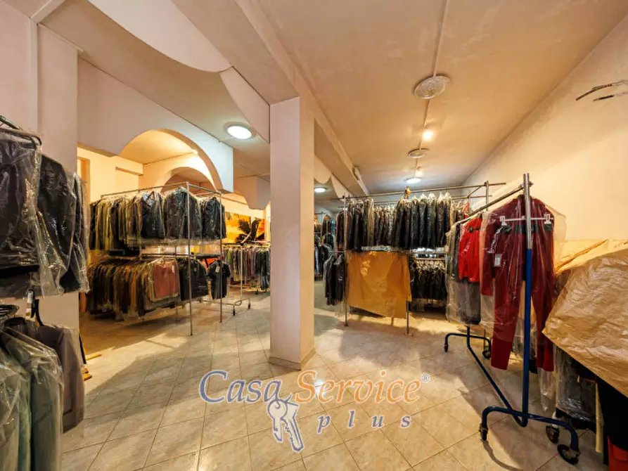 Immagine 8 di Laboratorio in vendita  in Via Martiri d'Ungheria a Ugento