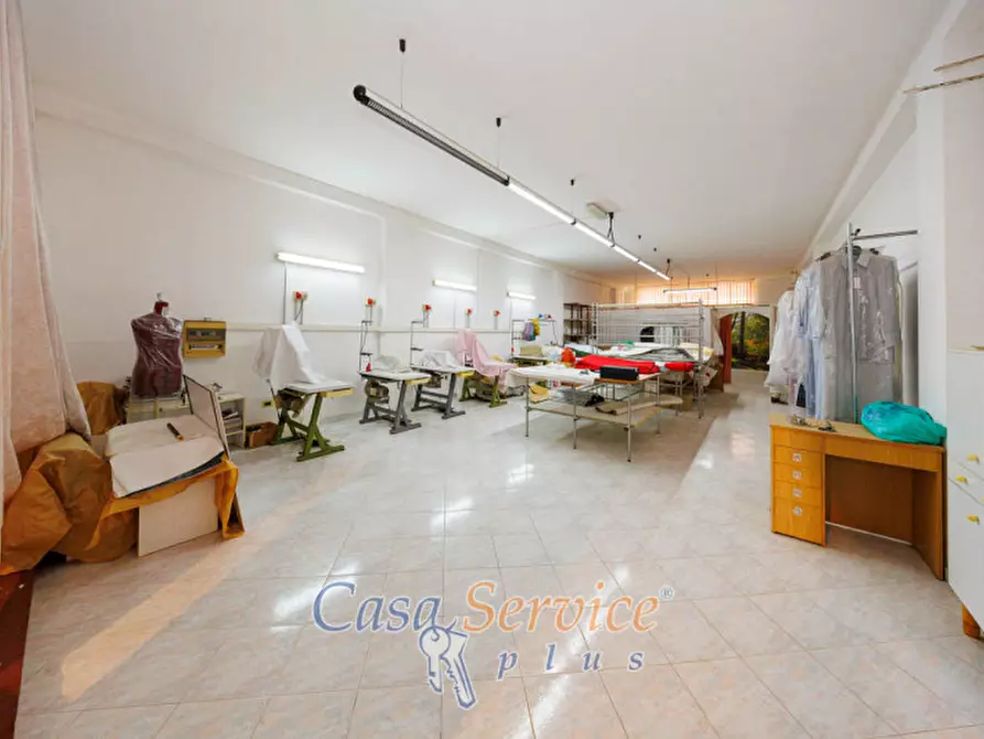 Immagine 9 di Laboratorio in vendita  in Via Martiri d'Ungheria a Ugento
