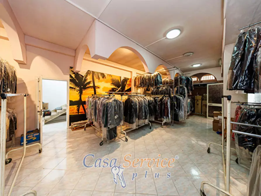 Immagine 11 di Laboratorio in vendita  in Via Martiri d'Ungheria a Ugento