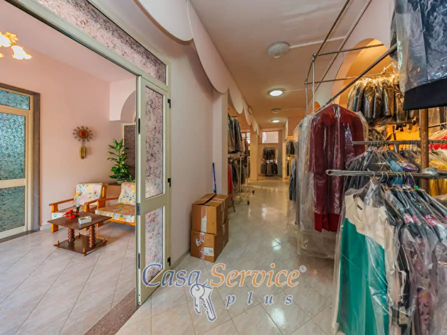 Immagine 12 di Laboratorio in vendita  in Via Martiri d'Ungheria a Ugento